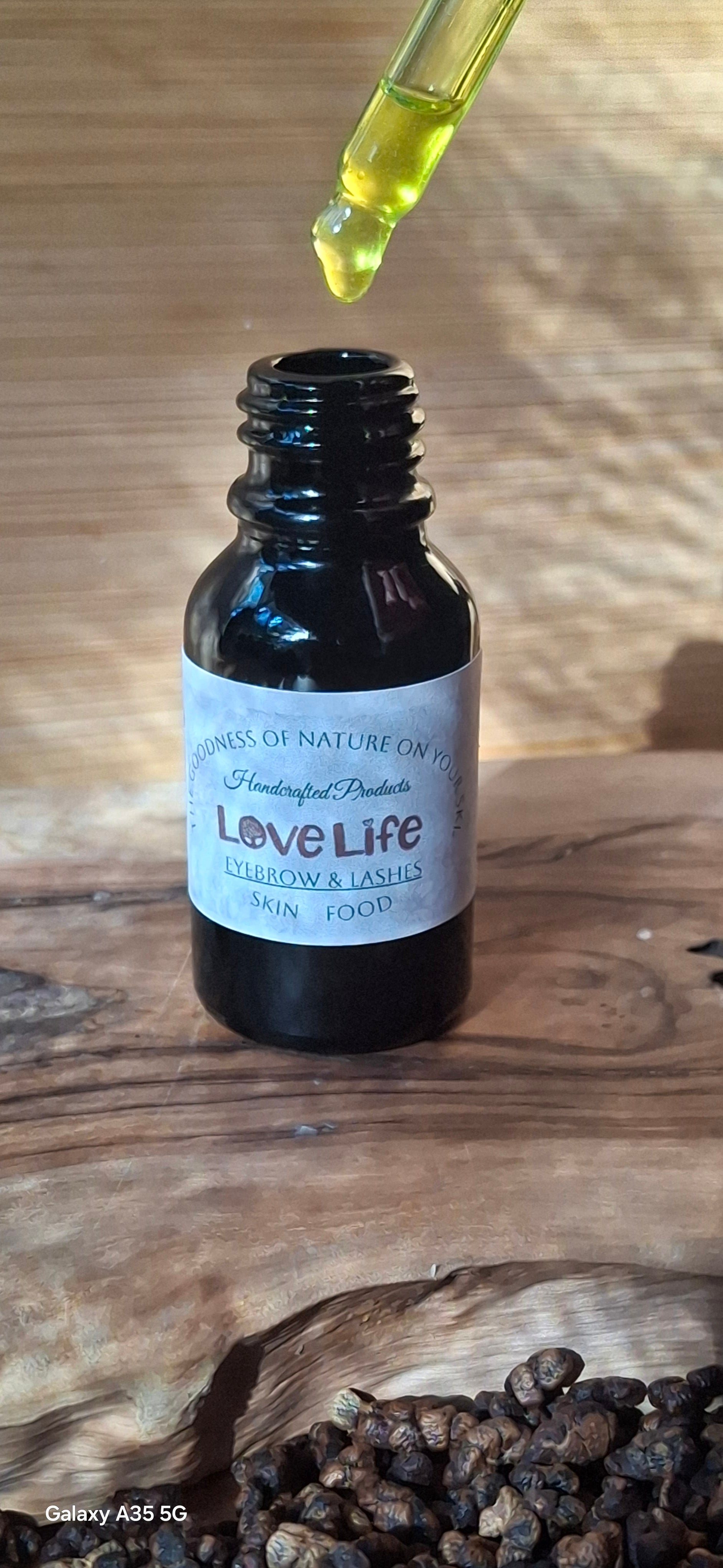 O Eyebrows & Lashes Oil.