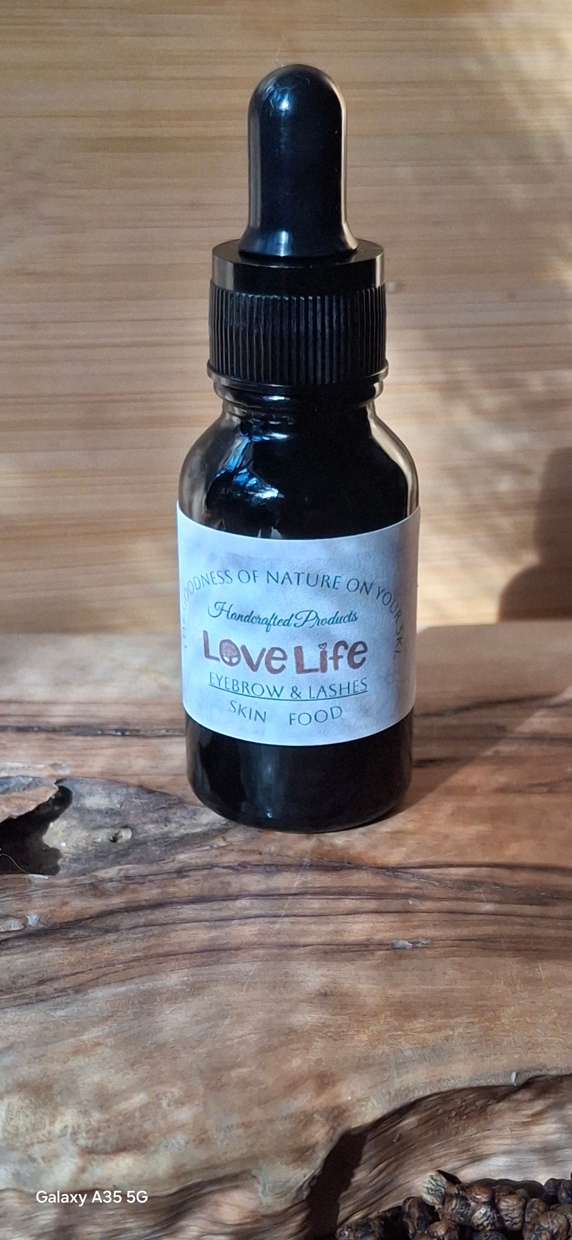 O Eyebrows & Lashes Oil.